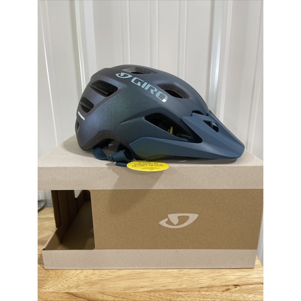 Giro Verce Mips Biking Helmet Womens Universal Blue - New With Box/Small Scratch